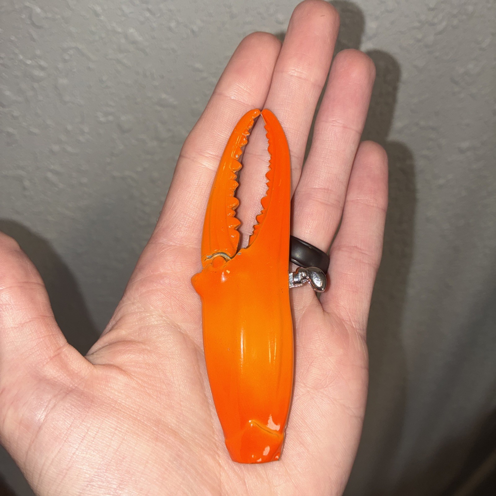 Vintage Novelty Lobster Claw Lighter Needs Fluid Nautical Bar Decor BBQ Cookout