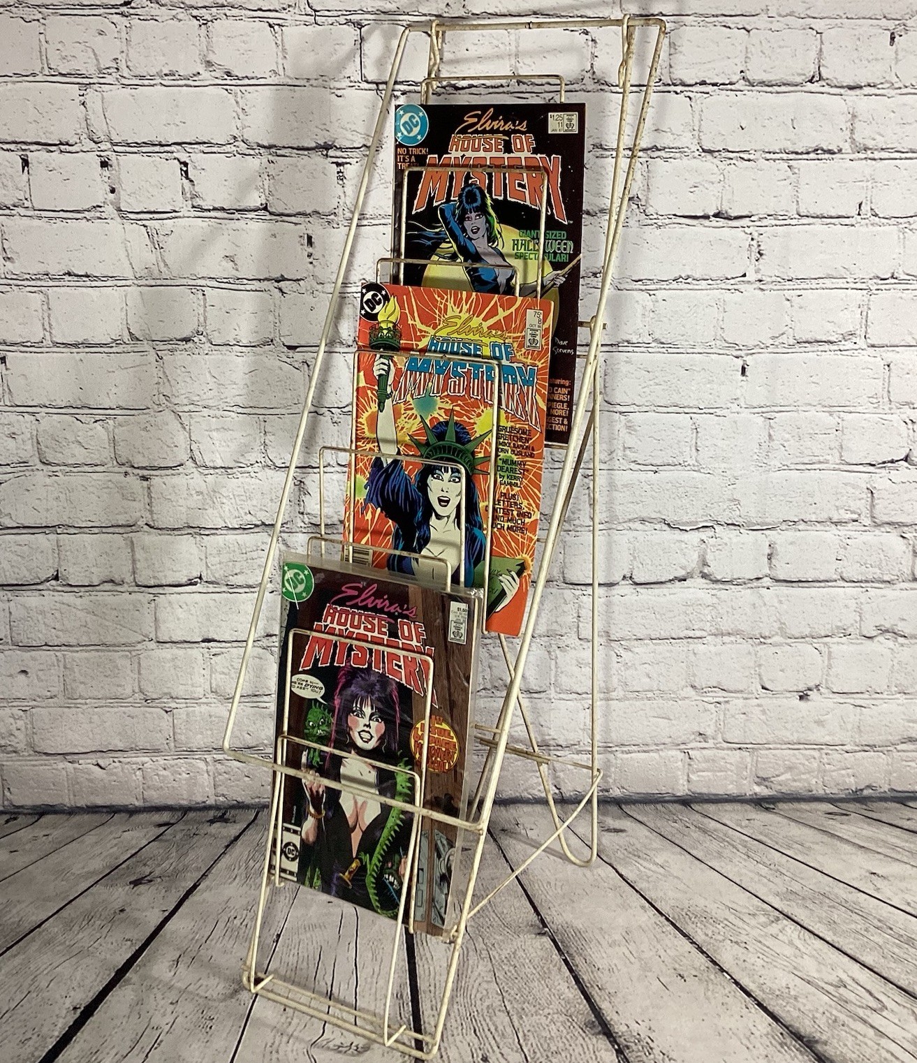 Comic Book Wire Display Rack Free Standing Floor Countertop Folding Peg Board