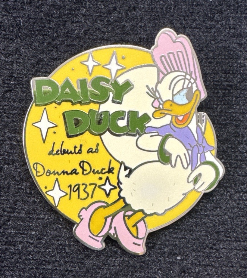 Disney Pin 48 of 101 Daisy Duck Debuts as Donna Duck 1937 Pin