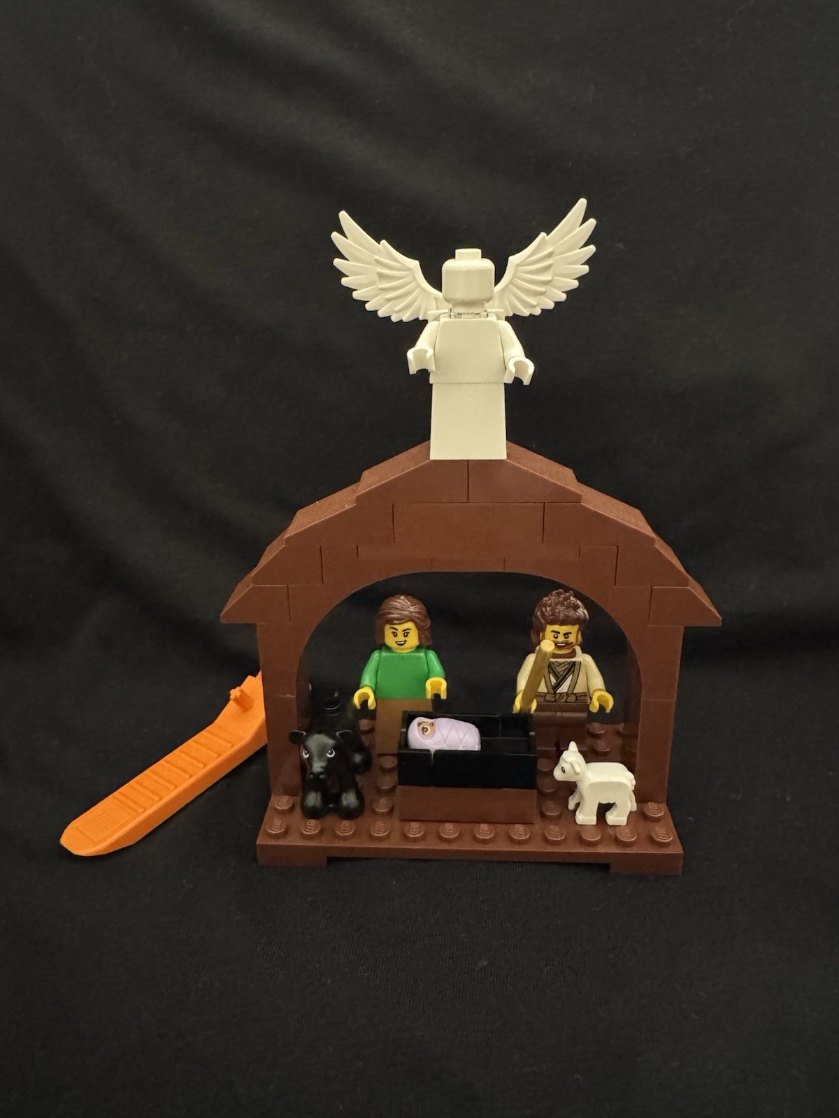LEGO Nativity Set – 30 pieces + 3 minifigs – Mary, Joseph, Baby Jesus, Angel