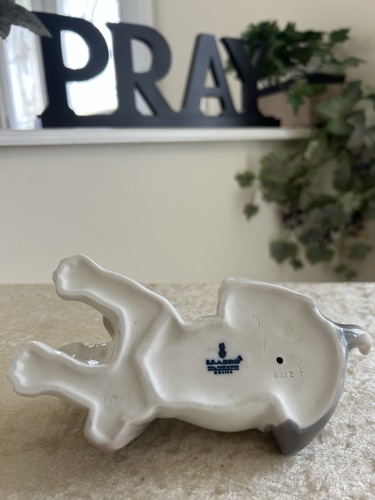 Lladro #1072 Beagle Puppy Lying Mint Condition Fast Shipping!!!