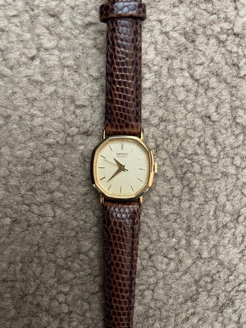 Seiko Quartz Ladies Watch Vintage Japan 16cm 6.3in Classic junk japan used