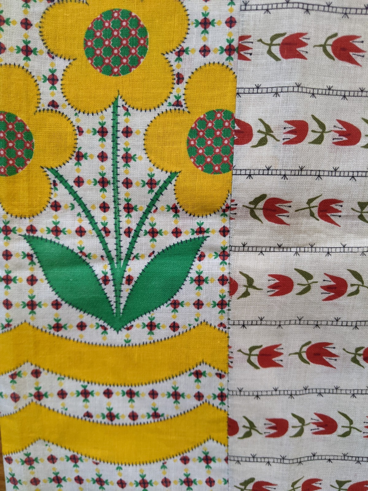 Vintage 1930s/1940s Red Tulips Cheater Cotton Floursack Feedsack FULL Intact
