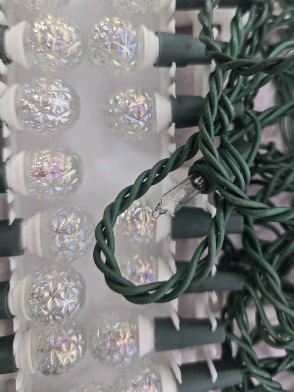 1992 Holiday Highlights Christmas Indoor Outdoor 70 Jewel Ball White Lights