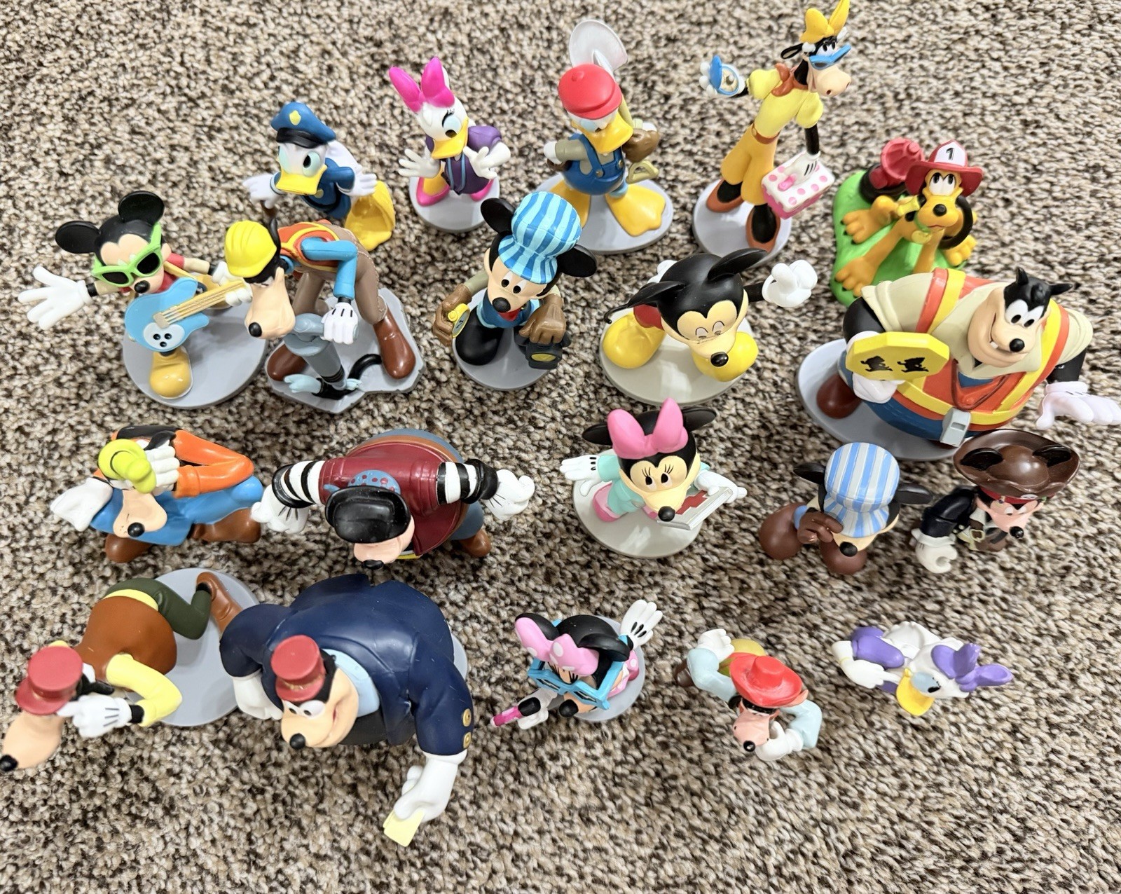 Disney Mickey Mouse & Friends PVC Figure Topper Lot Goofy Daisy Duck Minnie 20