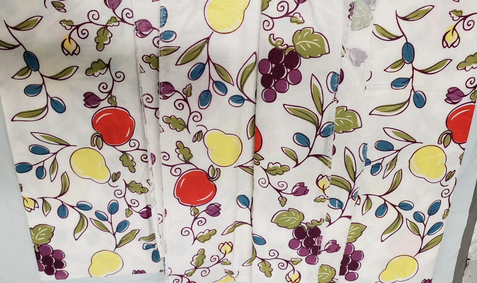 Peva Vinyl Kitchen Tablecloth 70″ ROUND , MULTICOLOR FRUITS, BRIGHTON GARDENS,LL