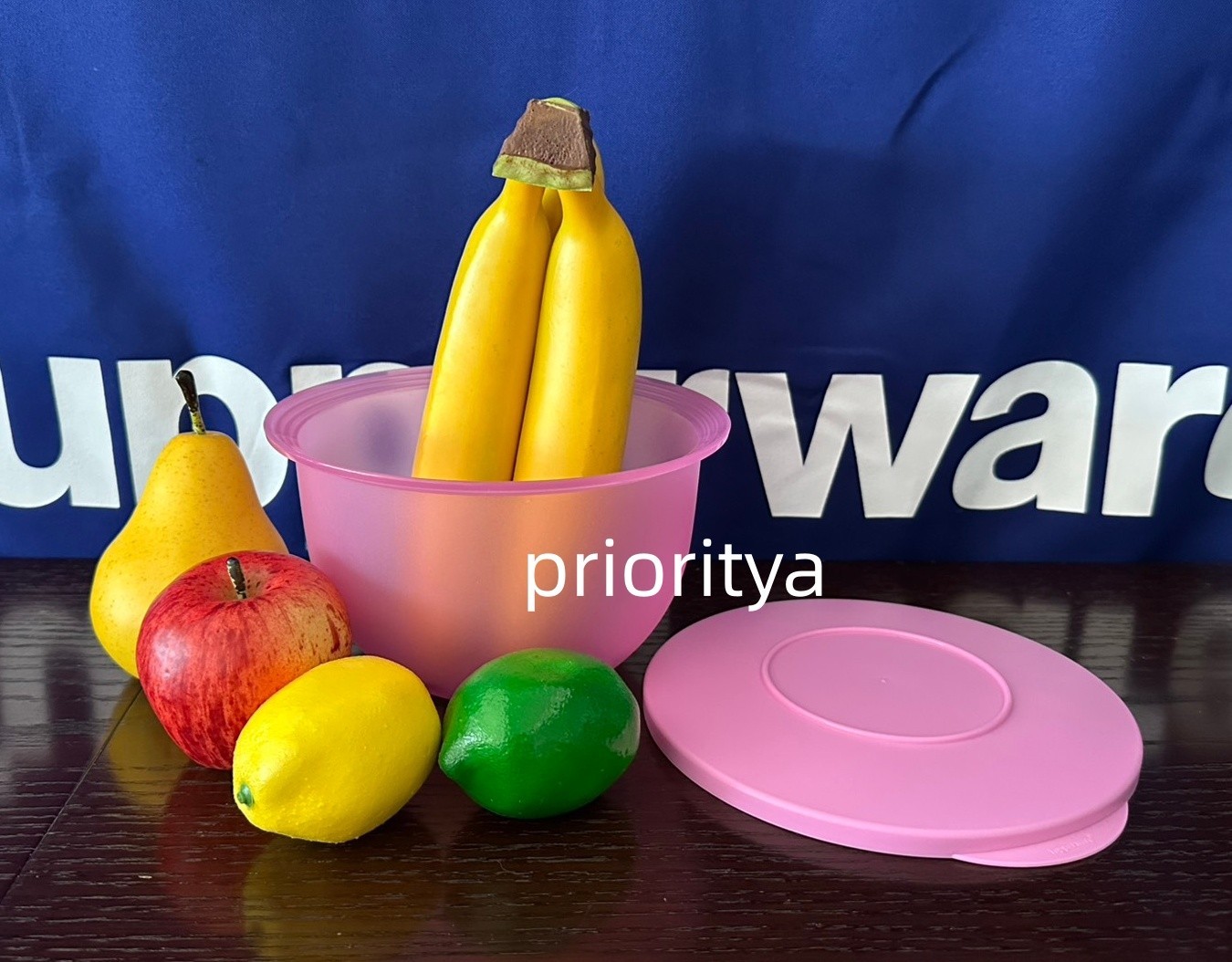 Tupperware Small Impressions Serving Salad Bowl 5.5-cup / 1.3 L Sakura Pink New