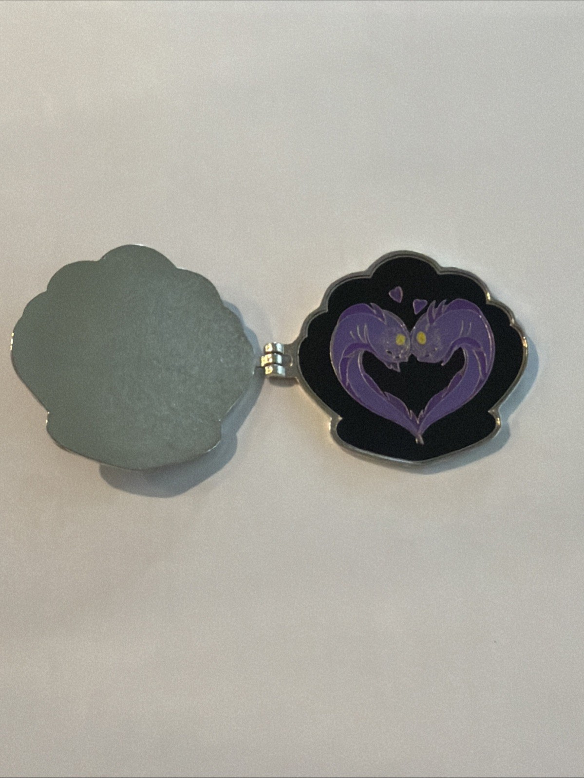 Ursula’s Eels Loungefly Disney Little Mermaid Hinge Shell Blind Box Pin D5
