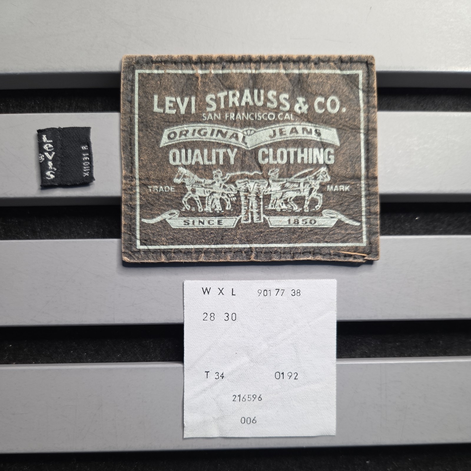 Vintage Levi’s 901 Black Tab W28 L30 Jeans Replacement Patch Badge Label P124