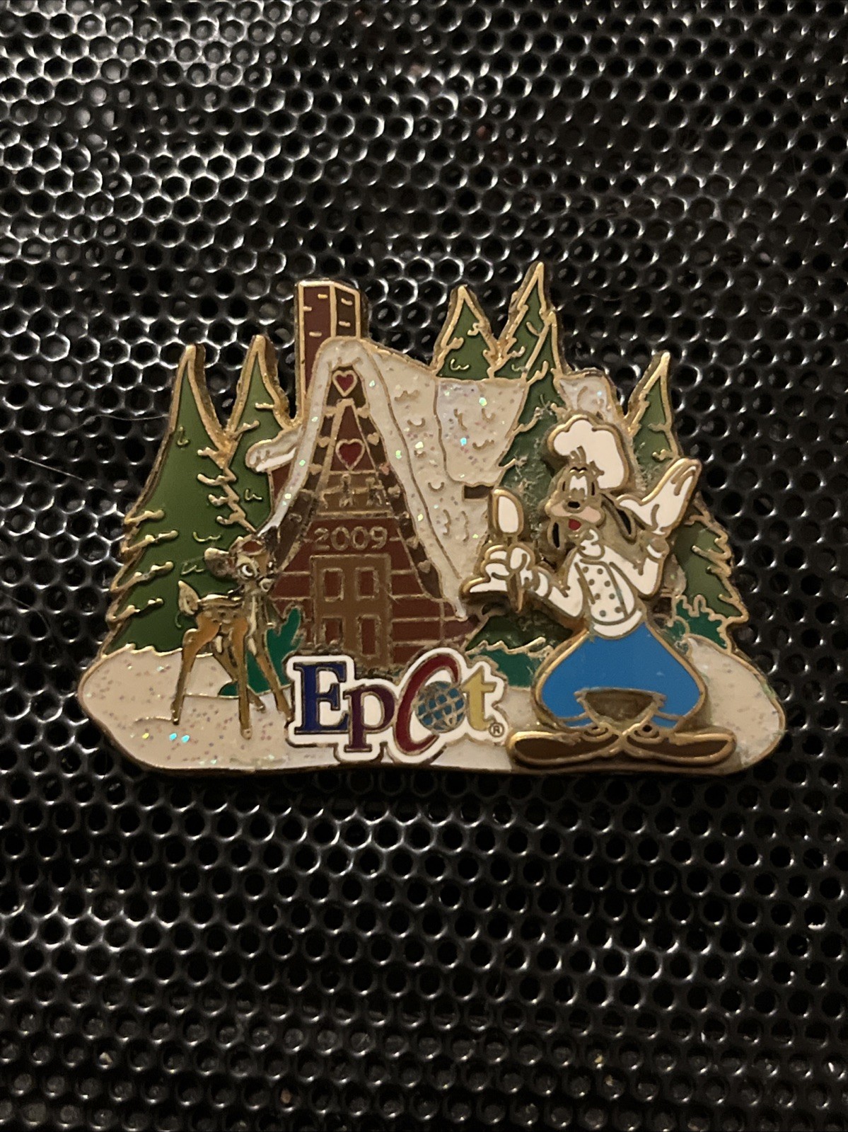 Disney Pin 74070 WDW Gingerbread Houses 2009 EPCOT Goofy & Bambi Limited Release