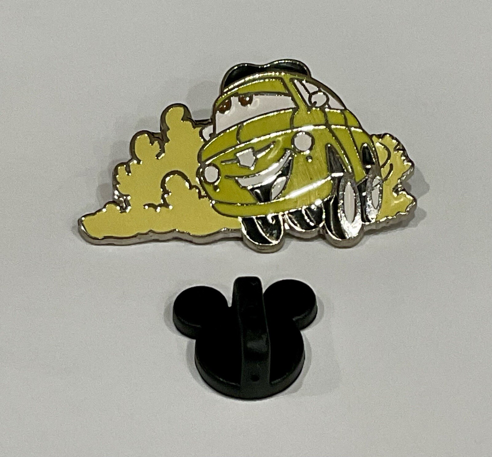 2009 Disneyland Disney/Pixar Cars LUIGI LE 800 Pin #68489 from Mystery Tin Set
