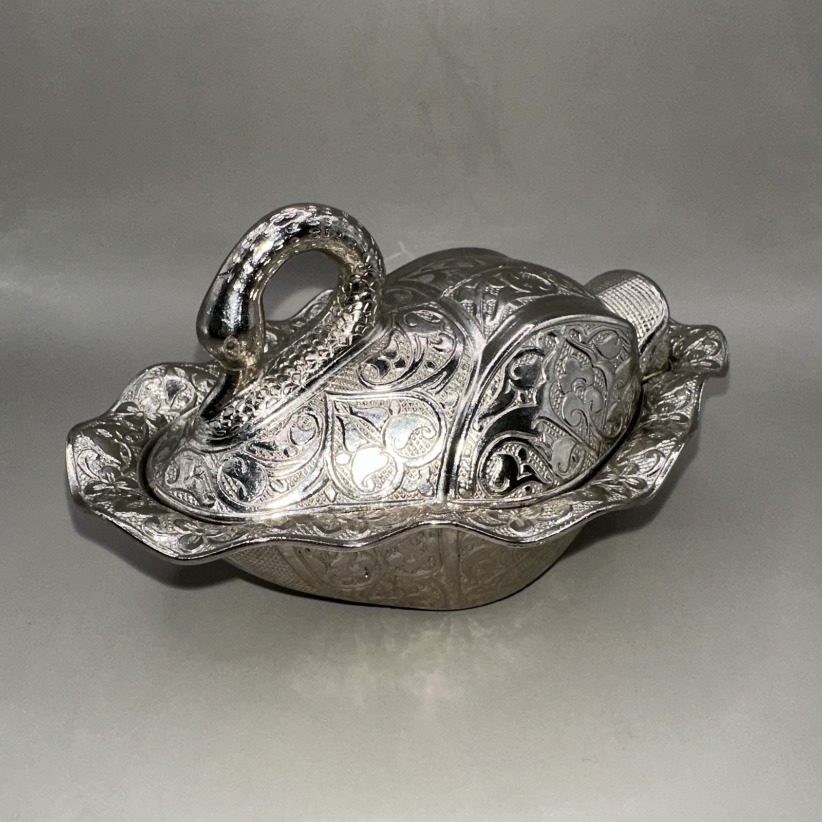 VINTAGE AK METAL MADE IN TURKEY SILVER SWAN TRINKET BOX/CANDY DISH WITH LID