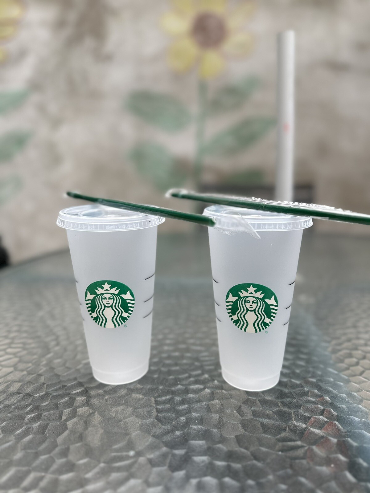 Starbucks Reusable Cold Cup 2 Lot 24oz Venti Plastic With Lids & Straws