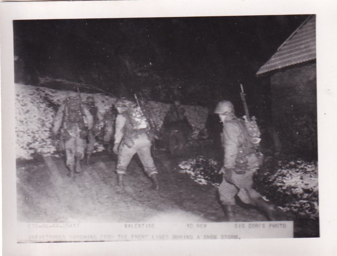 Original WWII Signal Corps Photo US TROOPS November 1944 WINTER SNOW NIGHT 613