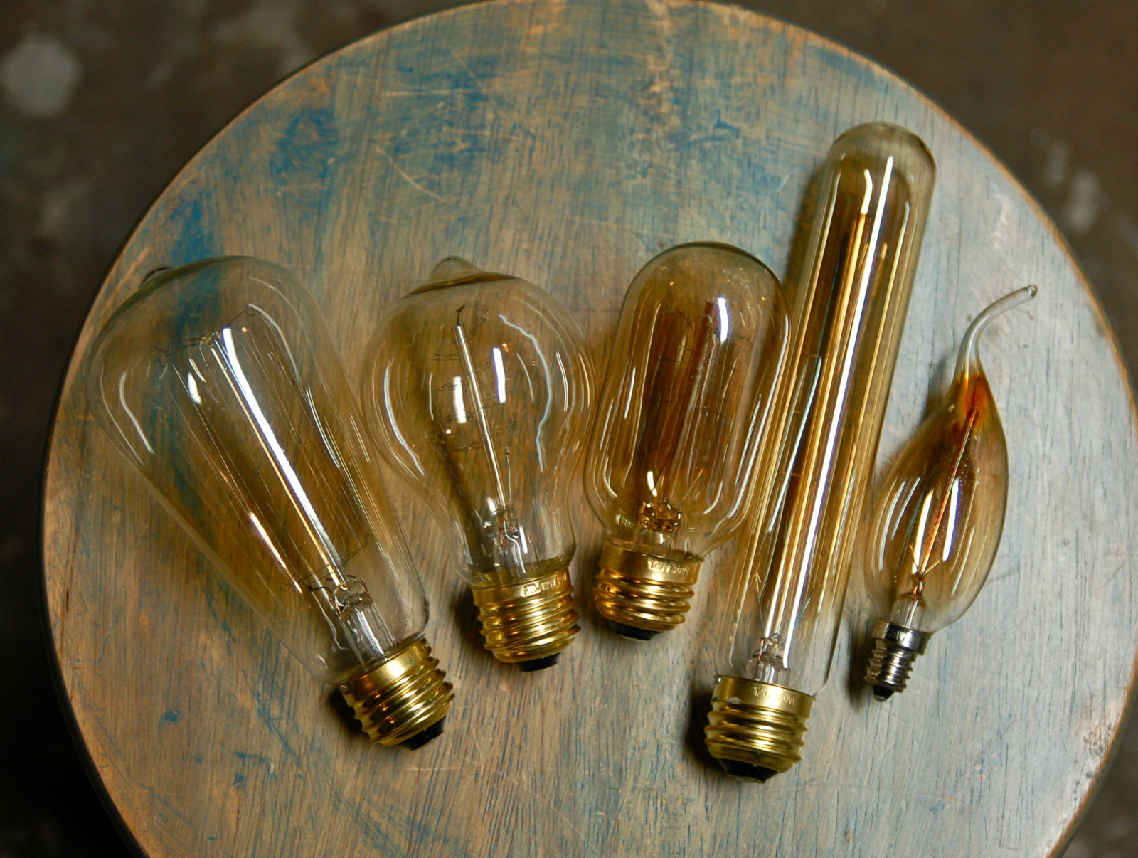 Edison Globe Light Bulb, 25 watt Quad Loop Filament Vintage Reproduction A19