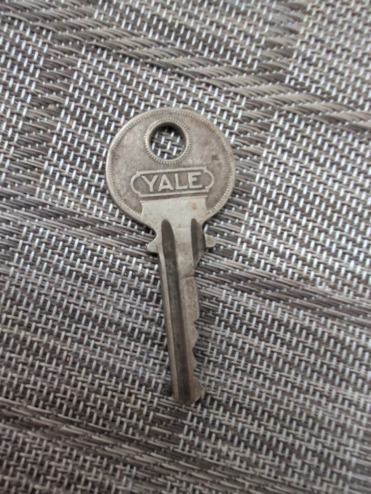 Yale Key 5617