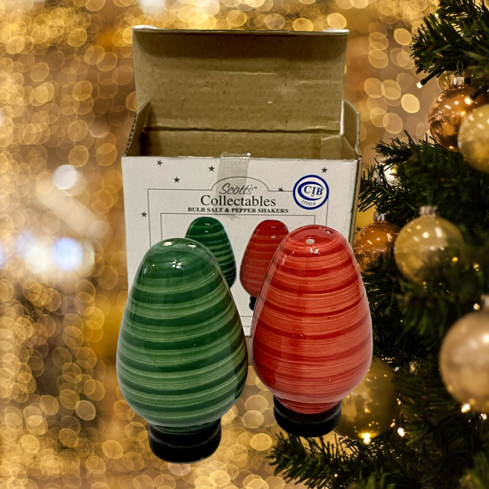 Salt & Pepper Shakers Christmas Winter Light Bulb Scott’s Collectables