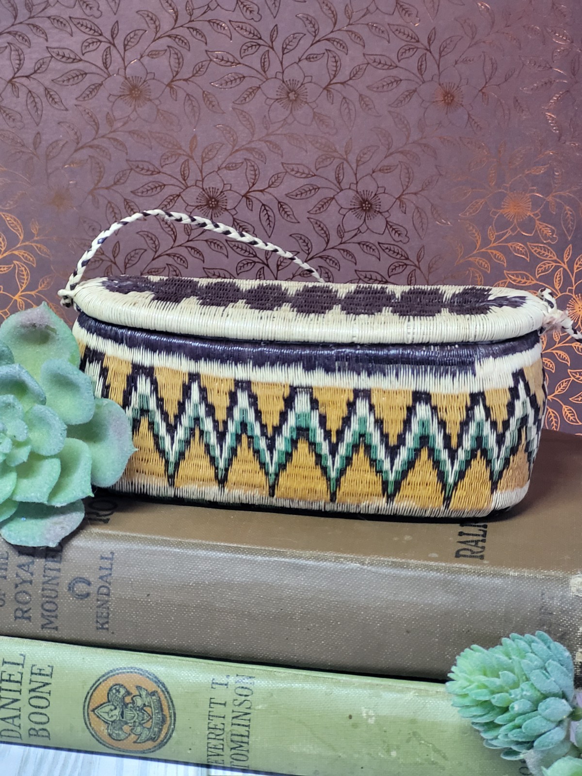 Vintage Wounaan Panama Handwoven Lidded Basket Geometric Tribal Folk Art 5.5″