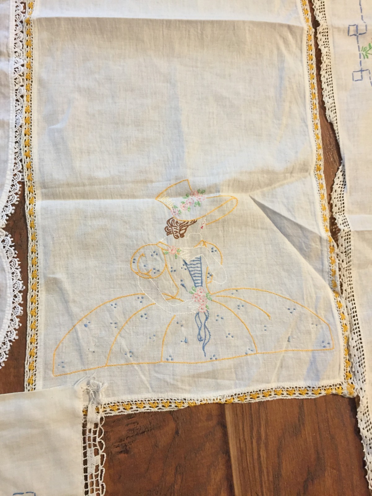 4 Vtg Table Runner Linens,Lace Edge,Embroidered Floral Design,Small Pillow Cover