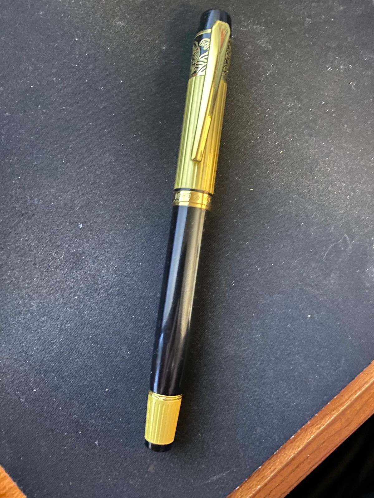 “HERO 901” Gold and Black – Fountain pen – Tip marked “Genius Iridium”