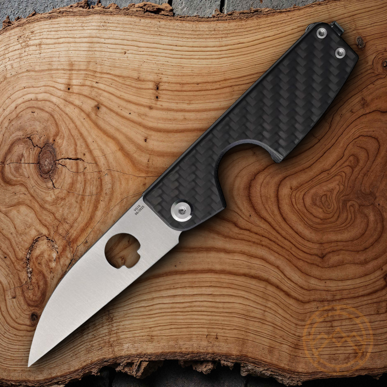 Daggerr Knives Cigar Folding Knife 2.75″ VG-10 Steel Blade Carbon Fiber Handle