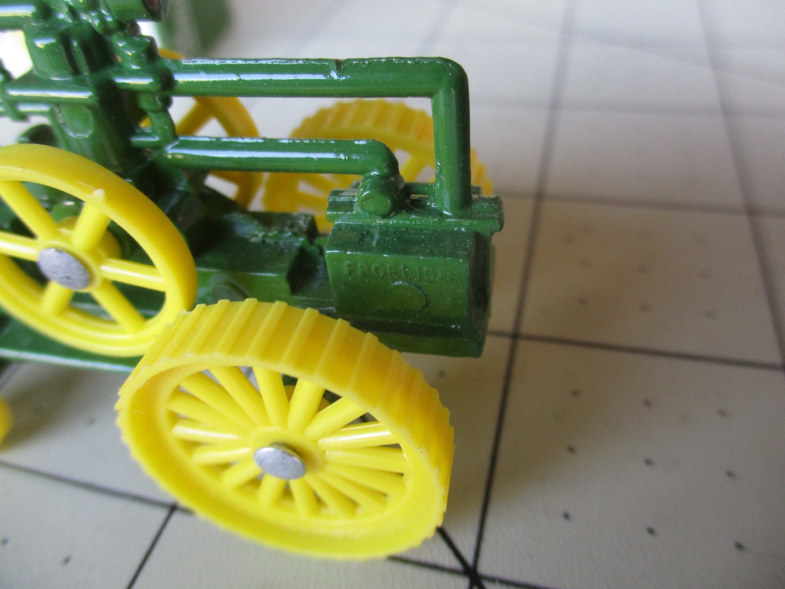 Vtg 1892 model JOHN DEERE Froelich Tractor ERTL Desk Model, USA made, No 561
