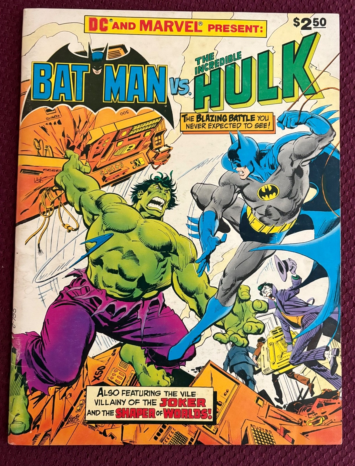 Batman vs The Incredible Hulk Treasury FN/VF (7.0) Off-White Pages