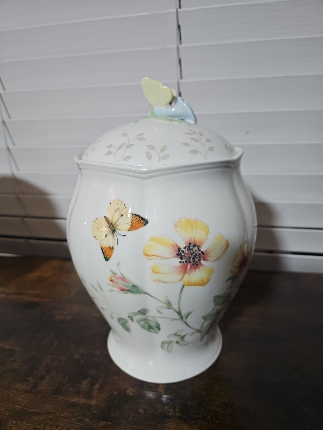 Lenox Butterfly Meadow Louise Le Luyer Porcelain Large Canister & Butterfly 8″