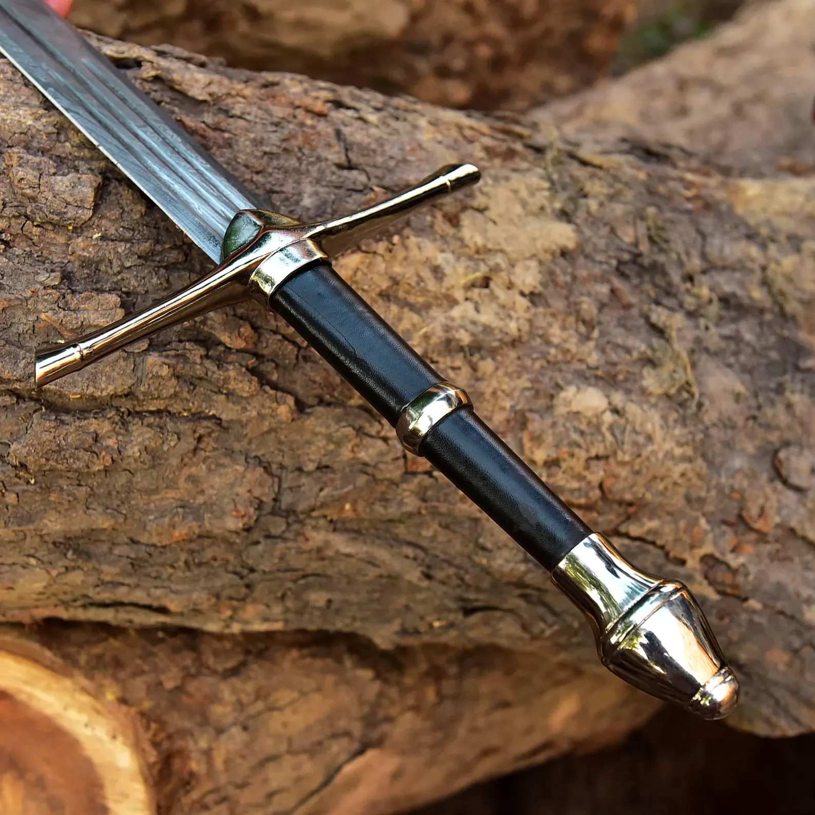 Hand-Forged Medieval Longsword, Damascus Steel Knight Sword with Leather Grip