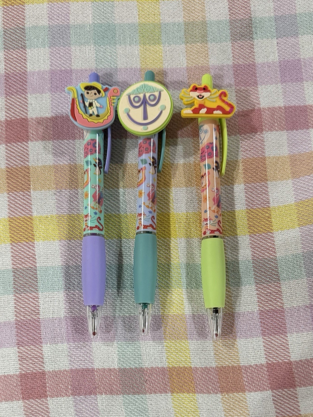 Disney Store It’s A Small World Stationery- Notepad and Pens