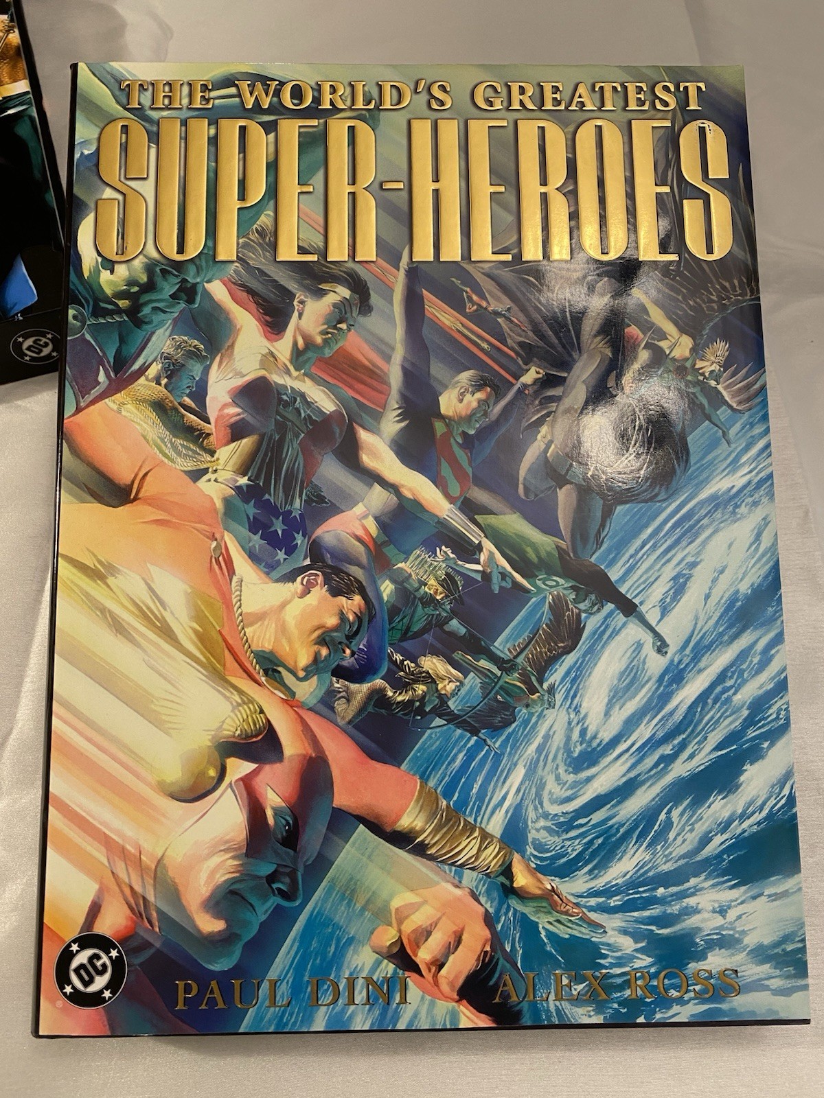 Absolute Justice League: the World’s Greatest Superheroes Hardcover Collection