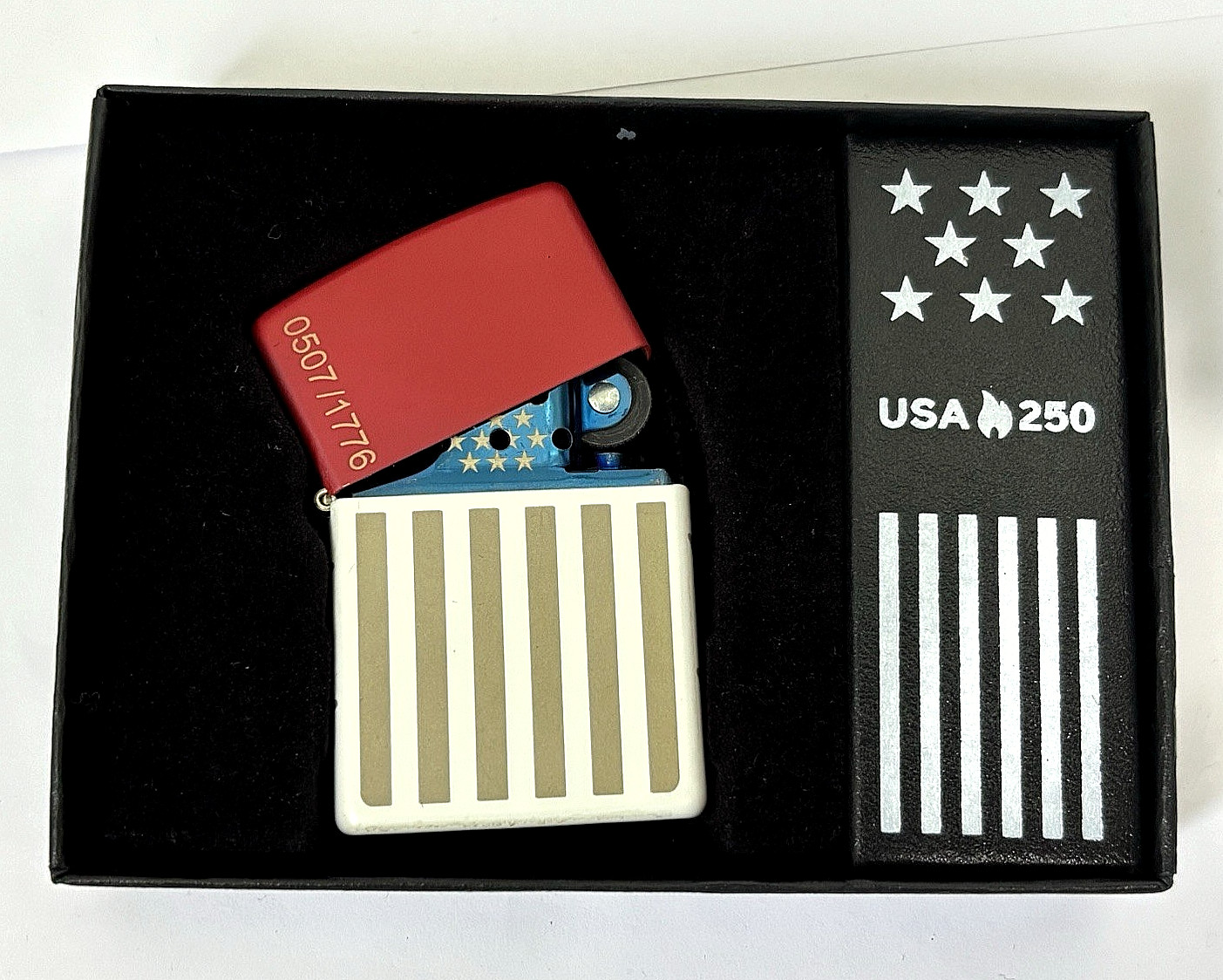 Zippo 0507/1776 250th Anniversary White & Red Matte Lighter