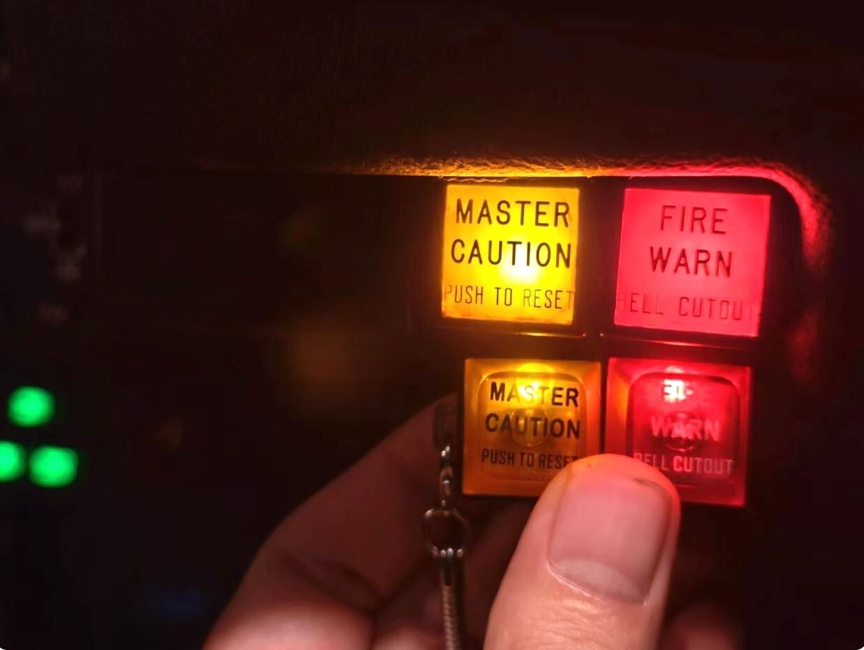 Boeing 737 Master-Caution Warning Light Keychain (One Unit)