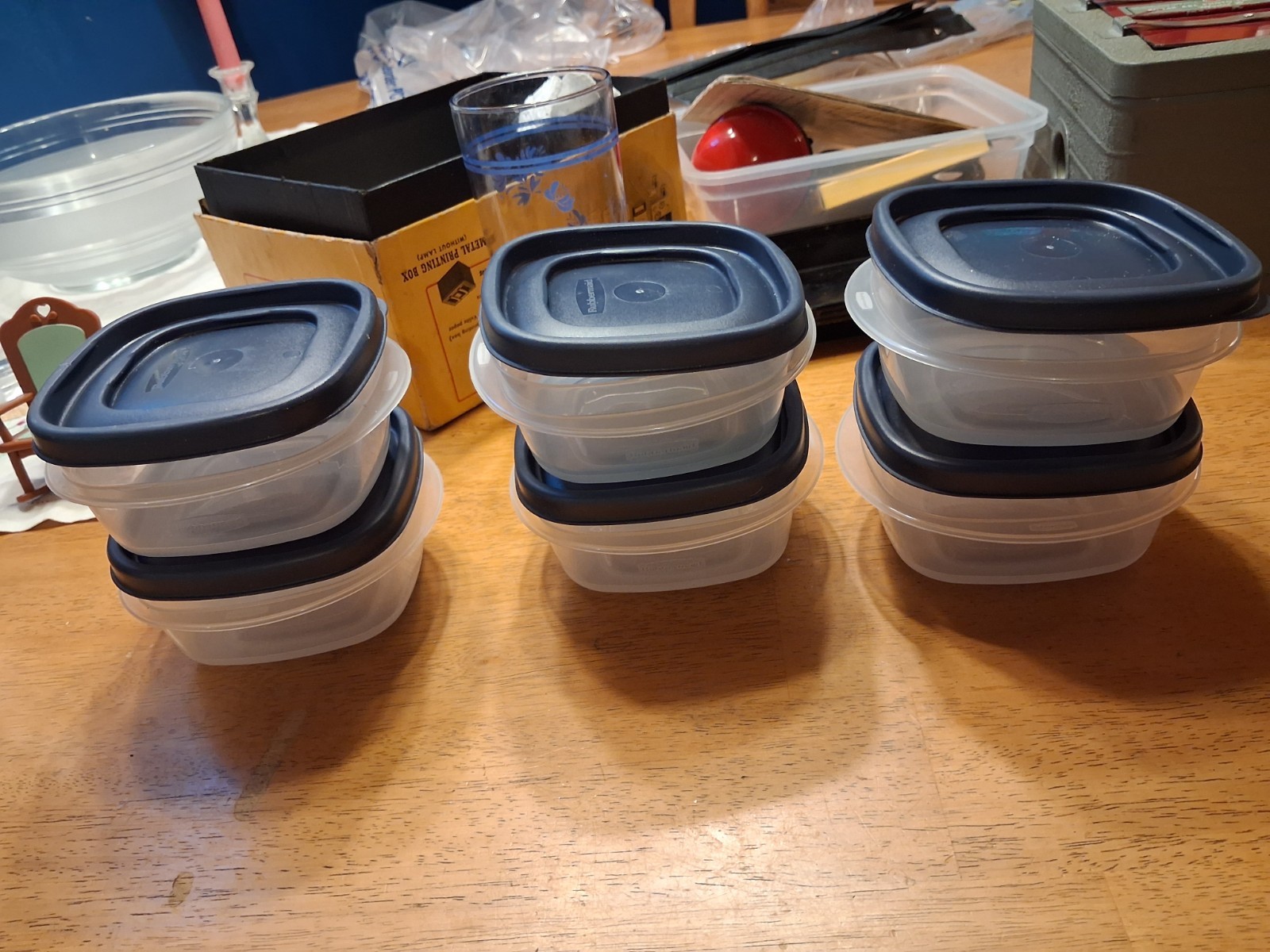 Rubbermaid #7J56 Food Storage Containers 1.25 Cup Black Charcoal Lids Set of 6