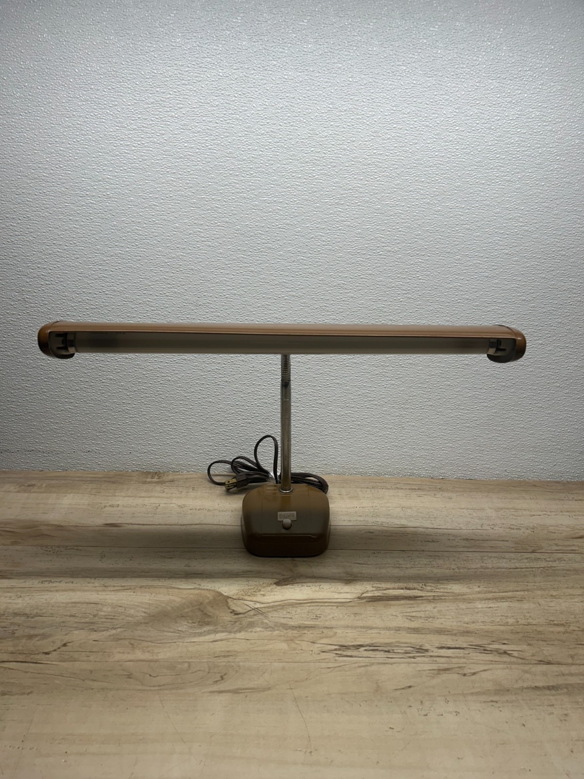 Vtg Underwriters Laboratories Portable Bankers Desktop Metal Fluorescent Light