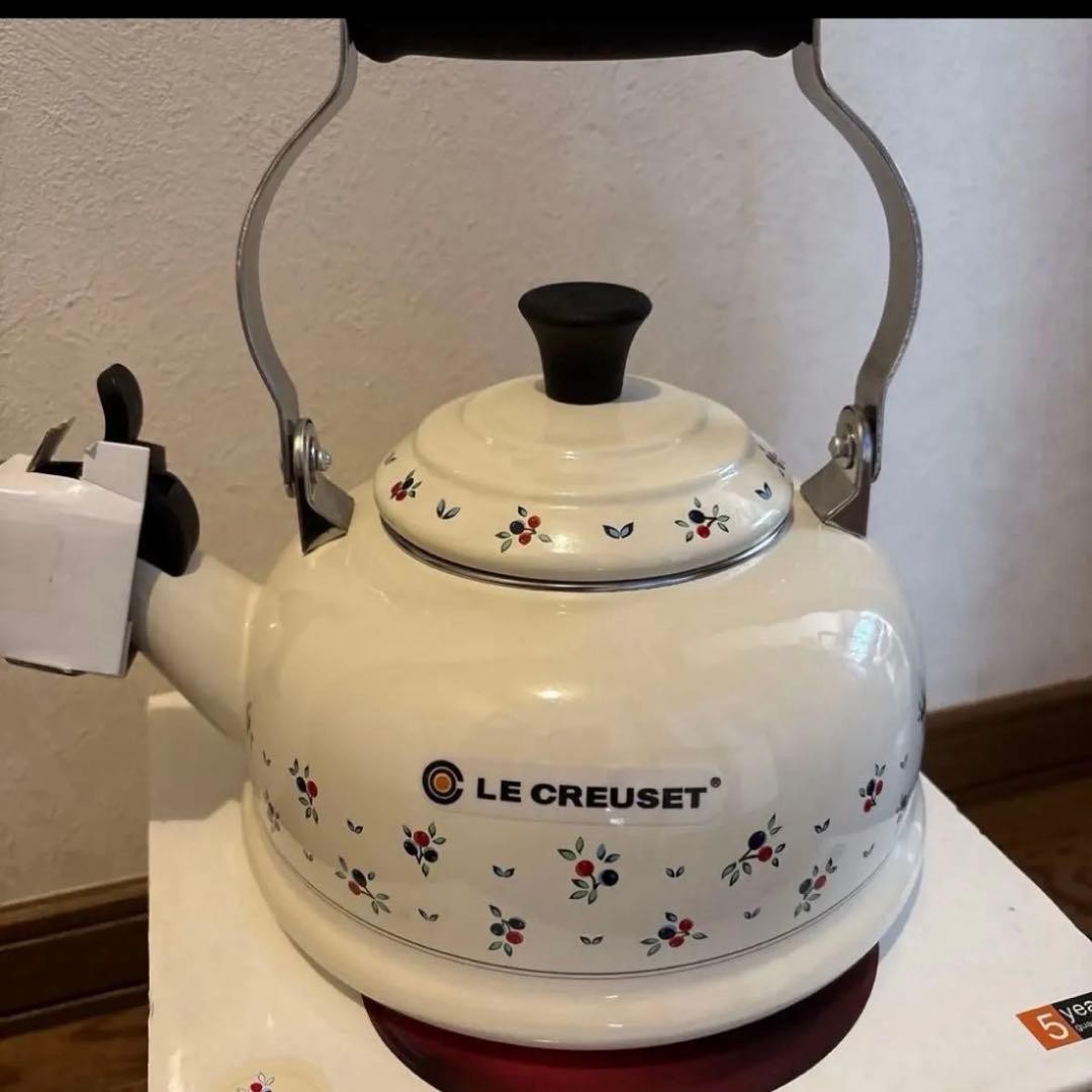 Le Creuset Cream Kettle Petit Fruit 1.6L Classic Used