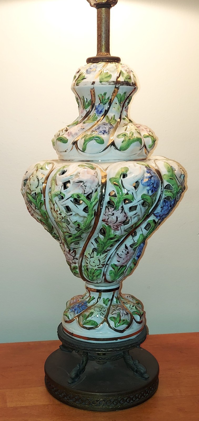Vintage Hand Painted Italian Style Capodimonte Table Lamp (Shade not included)