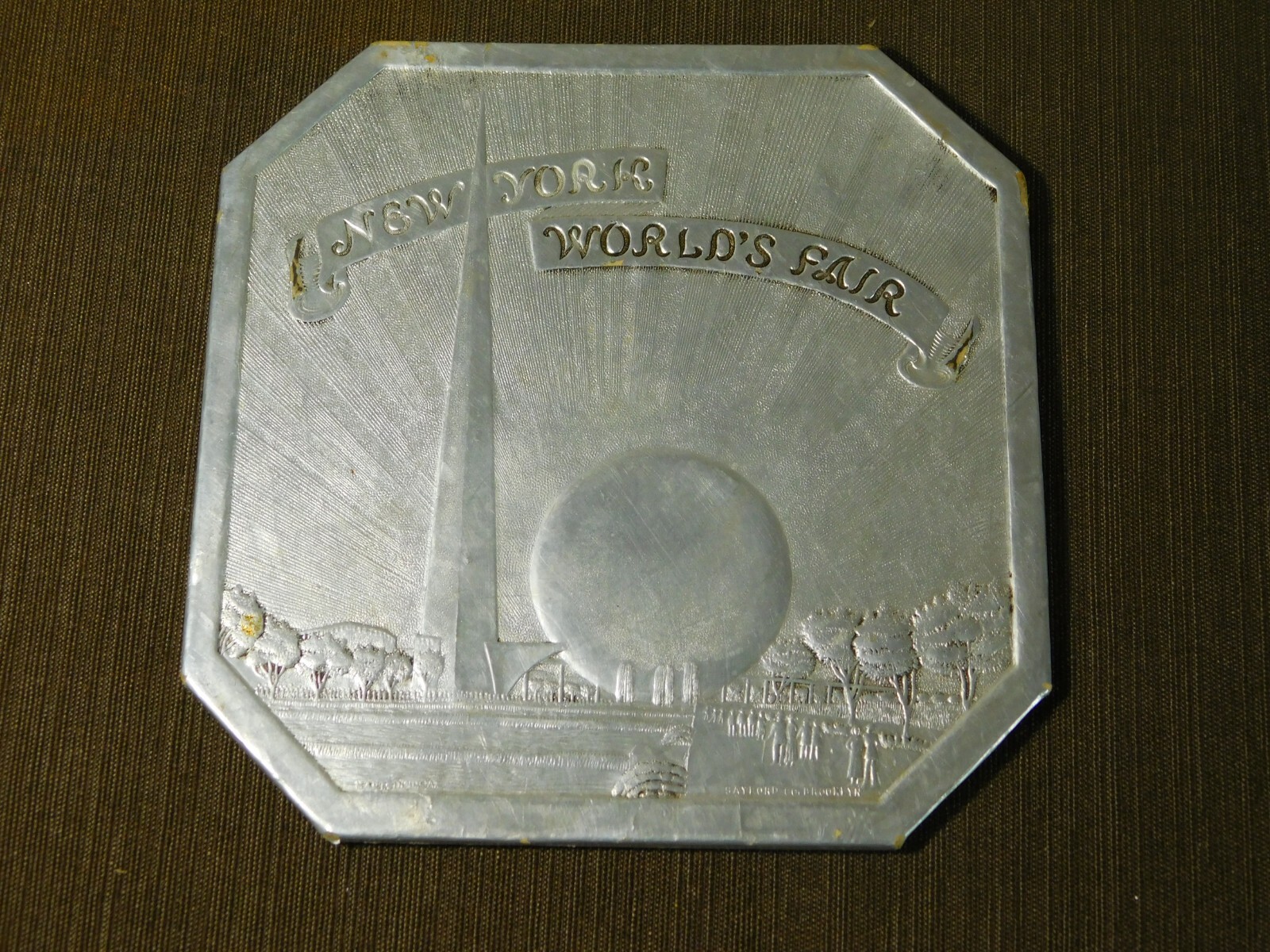 VINTAGE SOUVENIR 1939 NEW YORK WORLD’S FAIR 3 CARDBOARD TABLE PAD PLAQUES