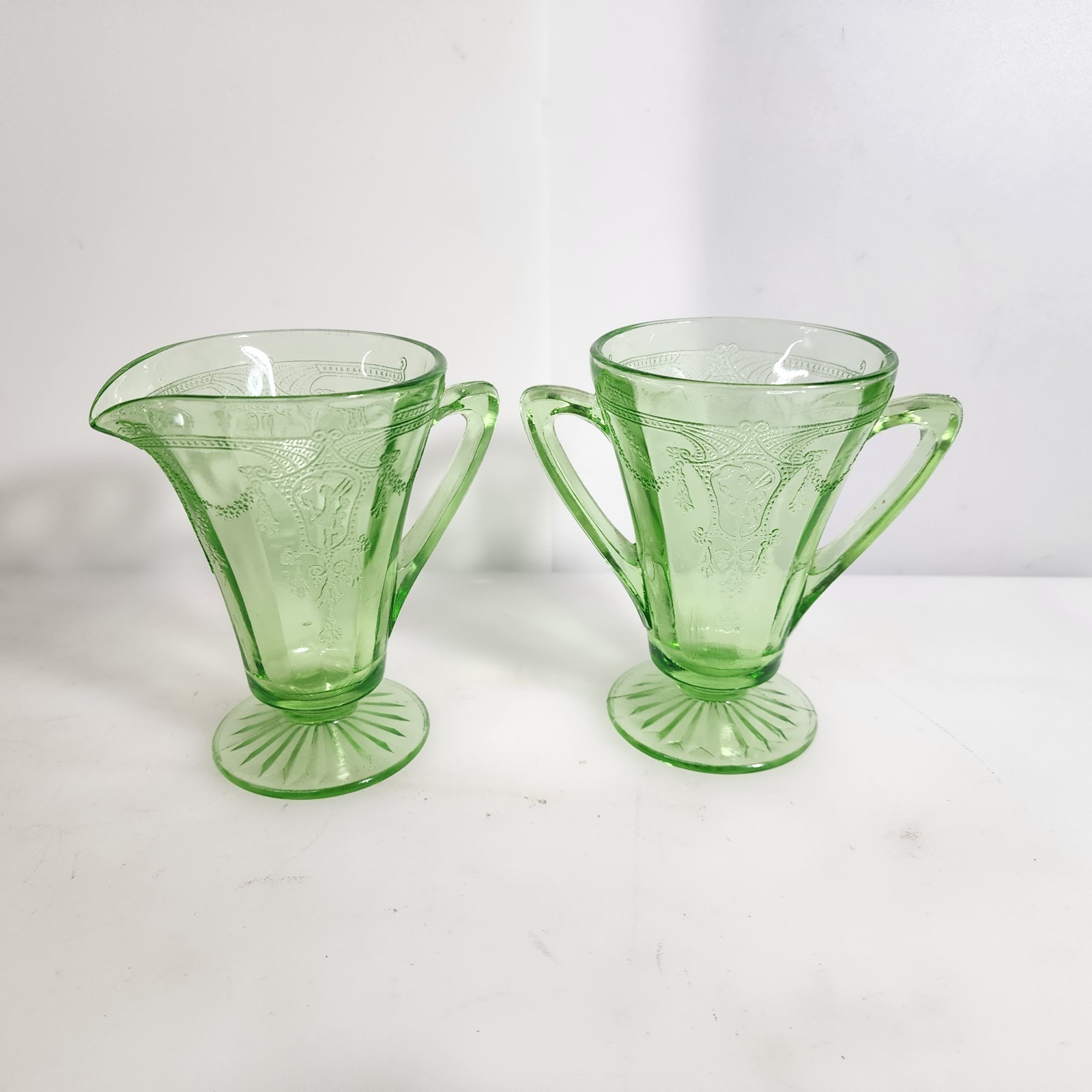 Pretty Anchor Hocking Uranium Green Cameo Ballerina Footed Sugar & Creamer Set