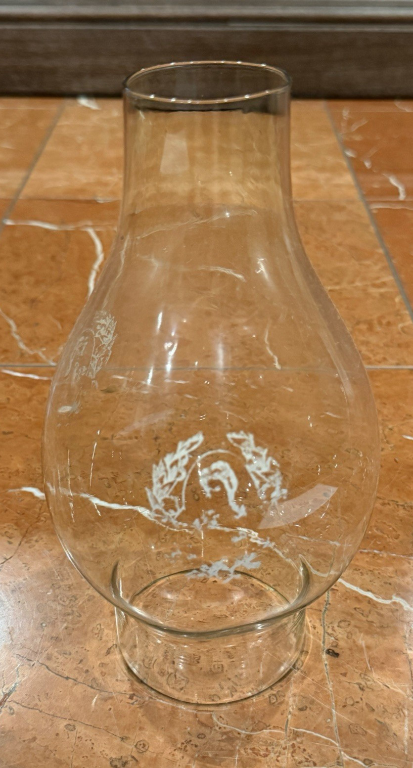 ANTIQUE 8.5″ CHIMNEY CLEAR GLASS WHITE LAUREL WREATH & CAMEO LADY