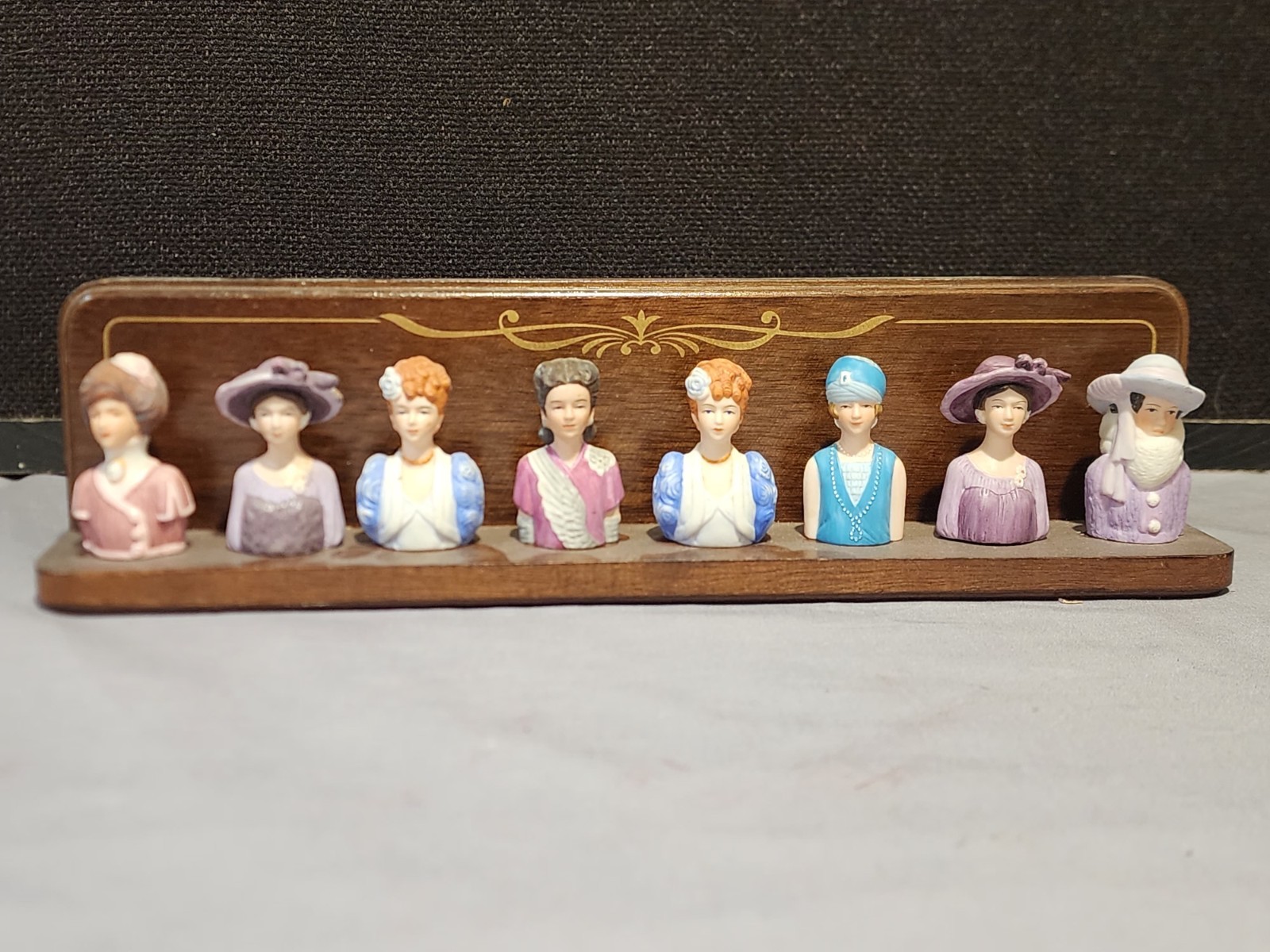 Vintage Avon 8 Ladies of American Fashion Porcelain Thimble Set w/ Display Rack
