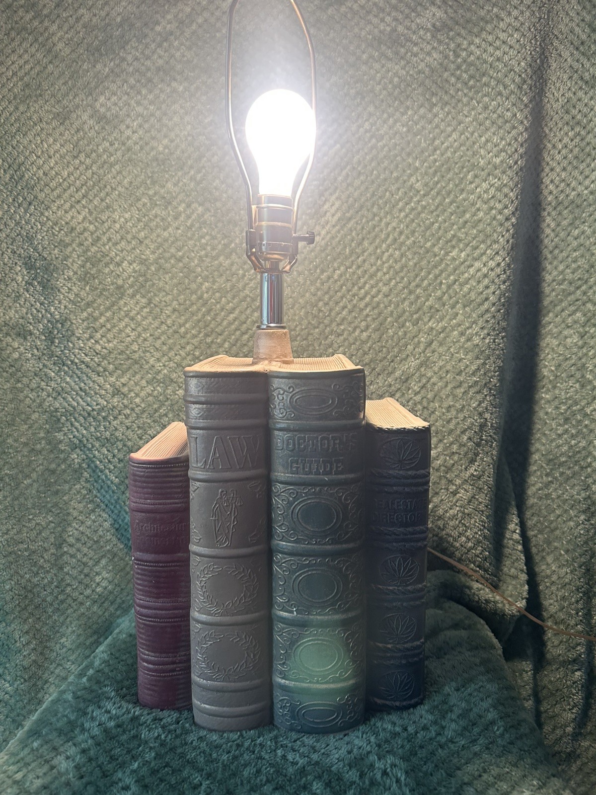 Vtg Elite Mid-Century Modern Faux Book Stack library Style Table Lamp