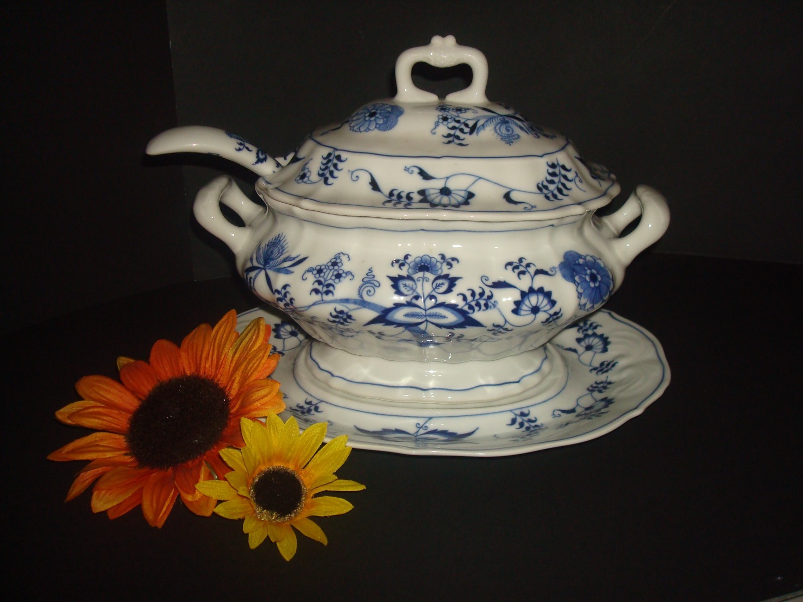BLUE DANUBE, BLUE ONION JAPAN LARGE SOUP TUREEN W/LID,UNDERPLATE,LADLE NEW GIFT