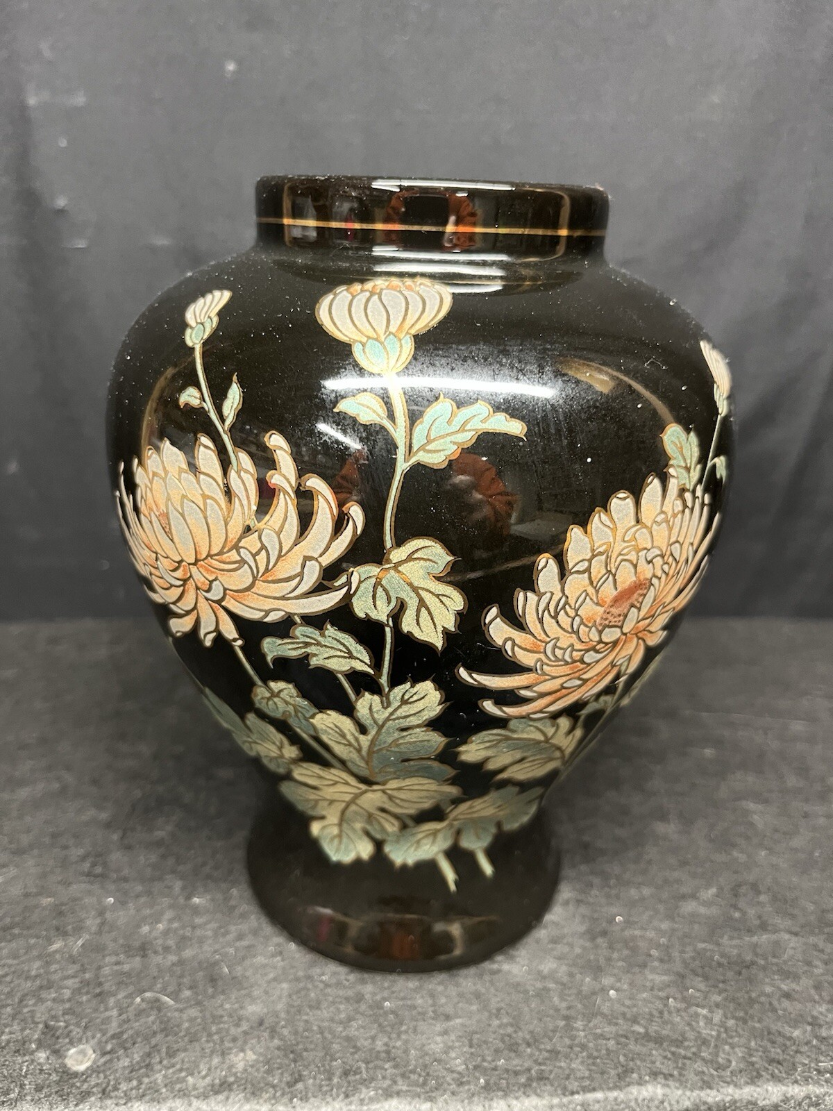 A Beautiful Vintage Andrea By Sadek Black Ceramic 7” Vase Painted Floral Design
