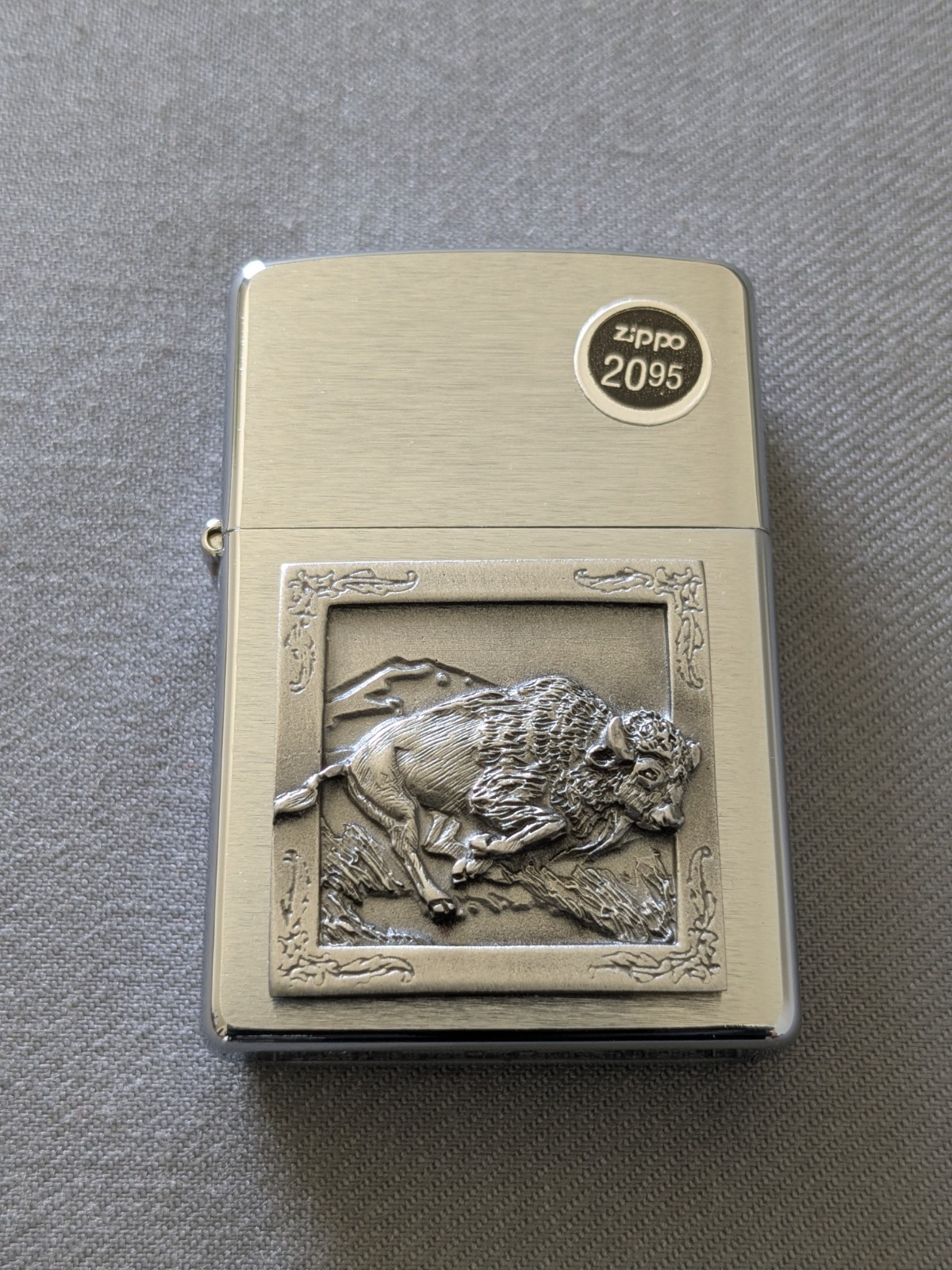 VINTAGE 2002 BUFFALO STAMPEDE EMBLEM ZIPPO LIGHTER UNUSED RARE