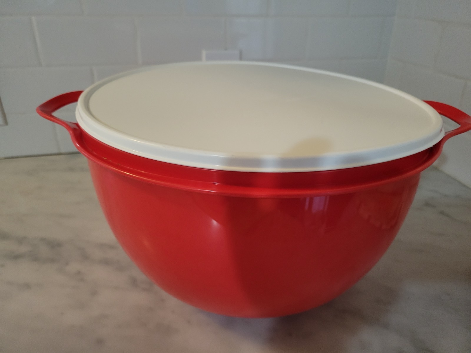 Tupperware Thatsa Mega Bowl Mixing Bowl 42 Cup 10 L Red