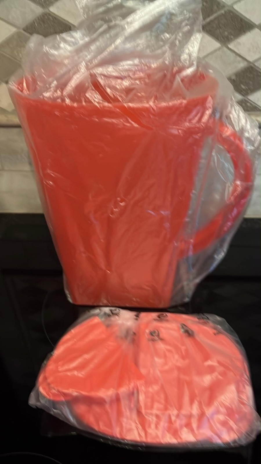 Tupperware #6432A Impressions 1 Gallon (3.7L) Pitcher w/ Flip Top Lid new RED