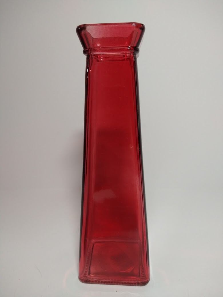 Red Vase Almost 8 Inches Tall Christmas/Birthday/All Seasons Brand New