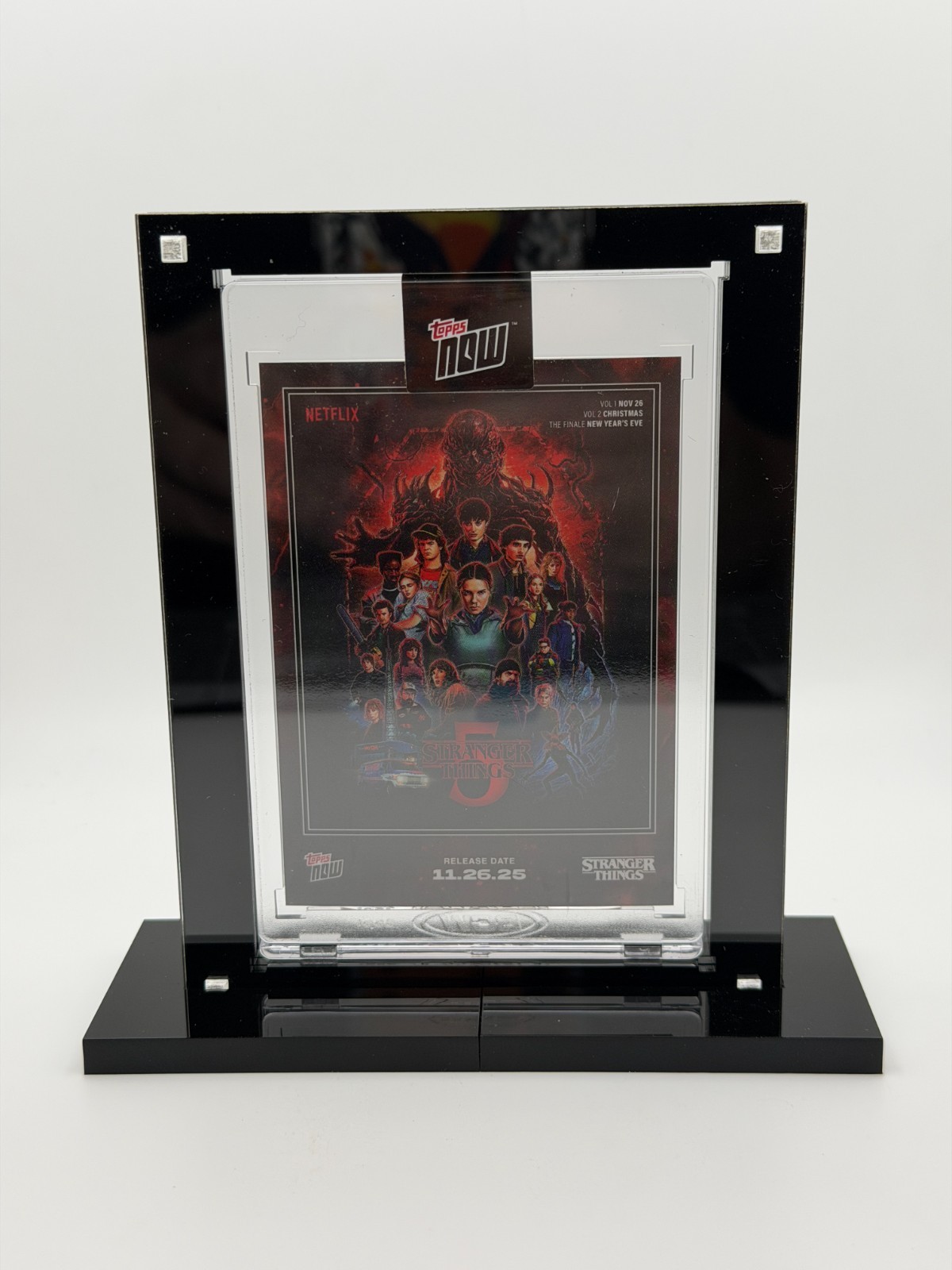 Topps Now Magnetic Card Display Case 99% UV Protection With Desk Stand