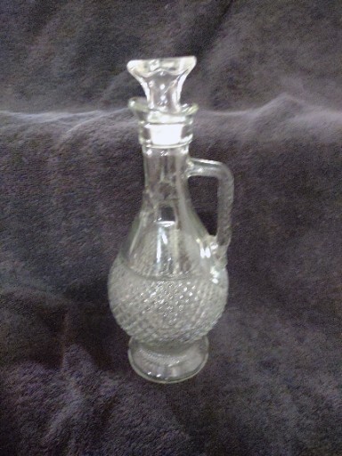 VTG. CLEAR GLASS DECANTER W. GLASS STOPPER-TEXTURED DIAMOND PATTERN-MD 1976-EXC.